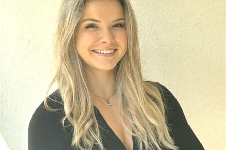 Olivia, 20 — Escort in Chaponost, France