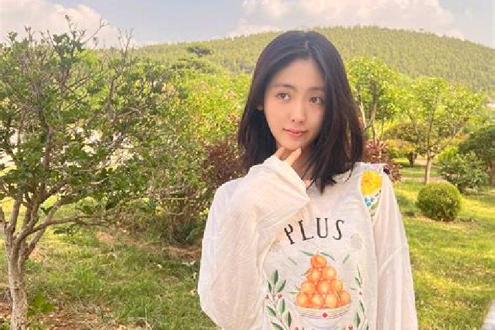 Olivia, 20 — Escort in Outing, China