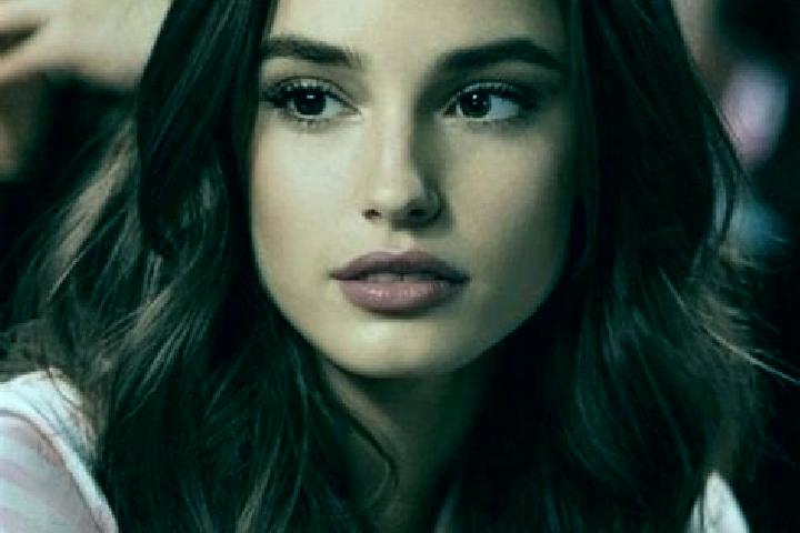 Olivia, 21, a brunette brown-eyed mixed companion based in Abengibre. Offering Overnight, Striptease, Massage. Available for incall and outcall, day and even...