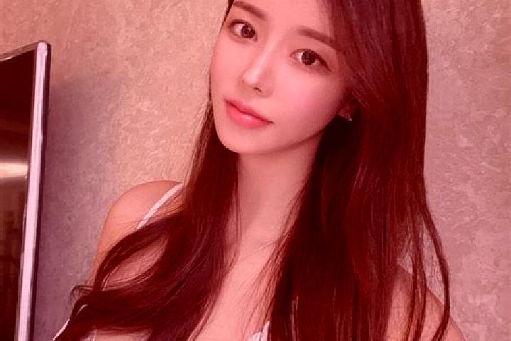 Olivia, 21 — Escort in Pomezi, Czech Republic