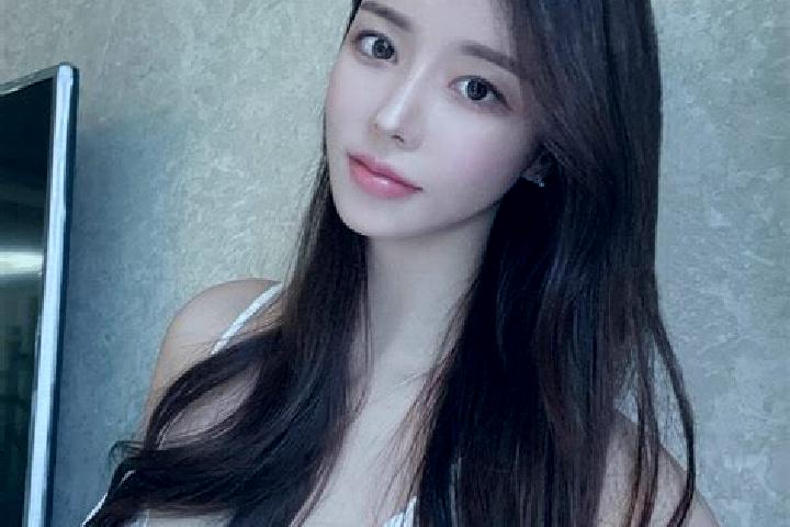 Olivia, 21 — Escort in Sanzha, China