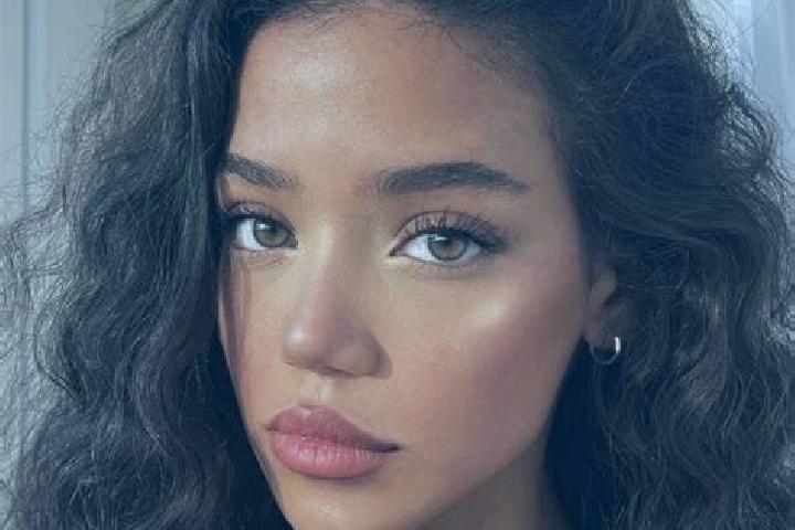 Olivia, 22, a black brown-eyed middle eastern companion based in Daleum. Offering Roleplay, Tantra, 69. Available for incall and outcall, day and evening dates.