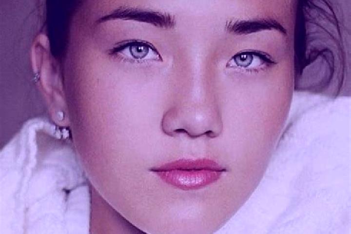 Olivia, 22, a red grey-eyed caucasian companion based in Doumba. Offering Duos, Fetish, Travel Companion. Available for incall and outcall, day and evening d...