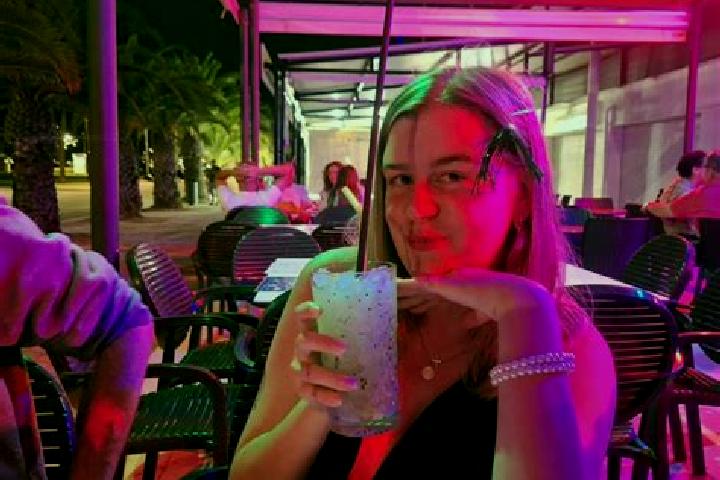 Olivia, 22 — Escort in Irura, Spain