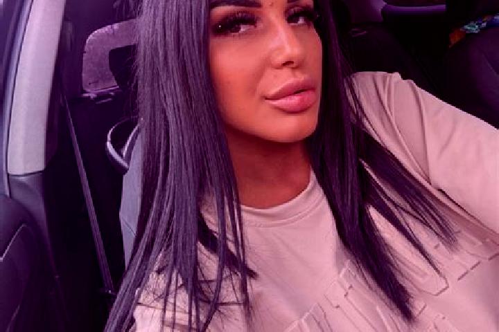 Olivia, 23 — Escort in Batesti, Romania