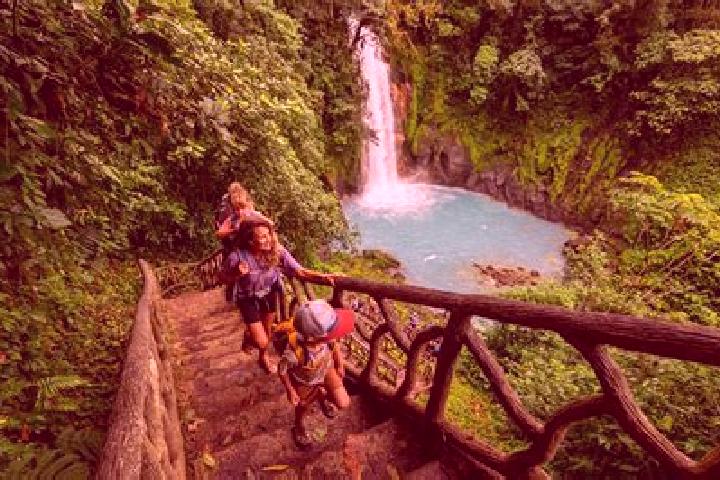 Olivia, 23 — Escort in Costa Rica, Peru