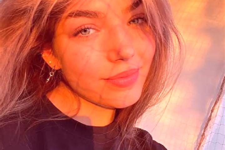 Olivia, 23 — Escort in Fibis, Romania