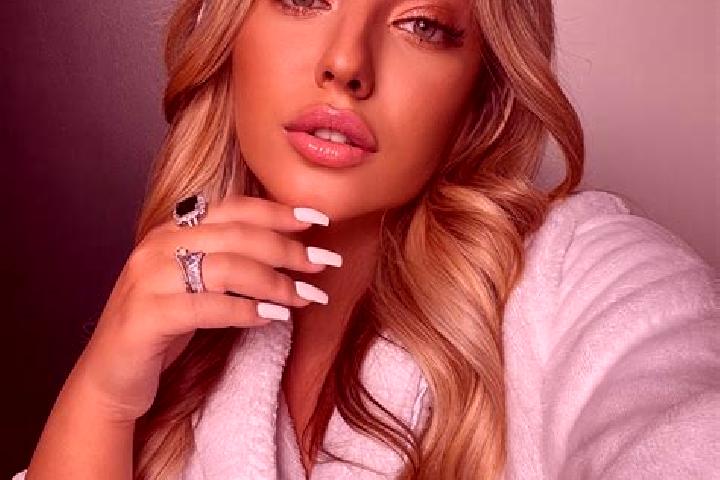 Olivia, 23 — Escort in Maierus, Romania