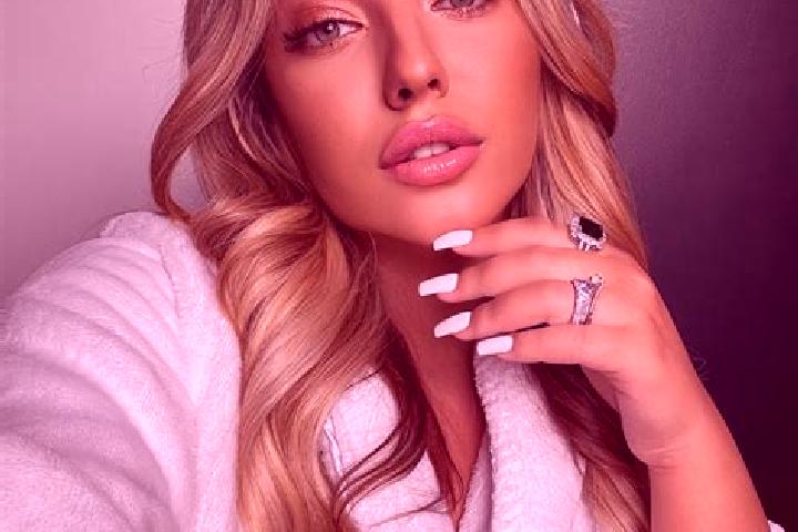 Olivia, 23 — Escort in Mingtong, China