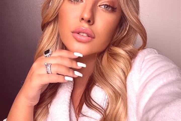 Olivia, 23 — Escort in Ozernyy, Russia