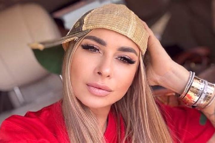 Olivia, 24 — Escort in Livezile, Romania