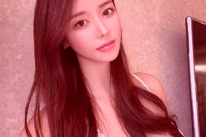 Olivia, 24 — Escort in Quankou, China