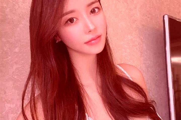 Olivia, 24 — Escort in Yaluhu, China