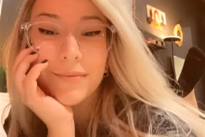 Olivia, 25, a blonde dark-eyed mixed companion based in Vigliano Biellese. Offering Erotic Massage, OWO, Couples, CIM, Duos. Available for incall and outcall...