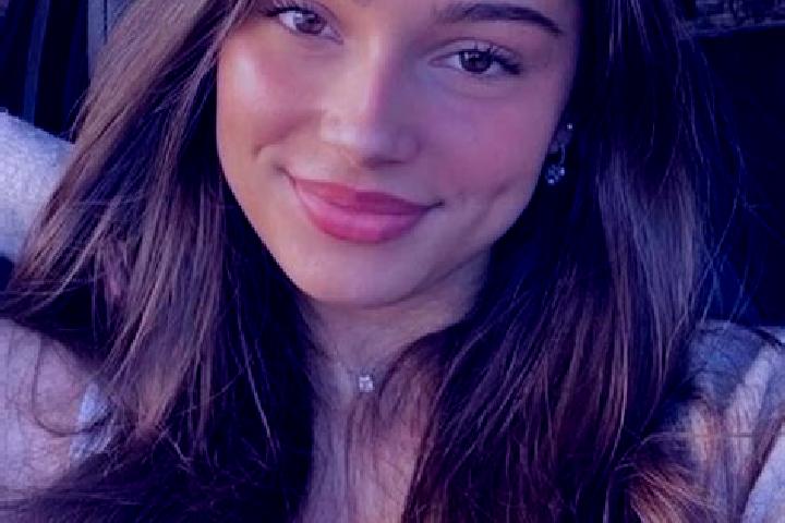 Olivia, 25, a brunette hazel-eyed latina companion based in Dalem. Offering Erotic Massage, Travel Companion, Prostate Massage. Available for incall and outc...