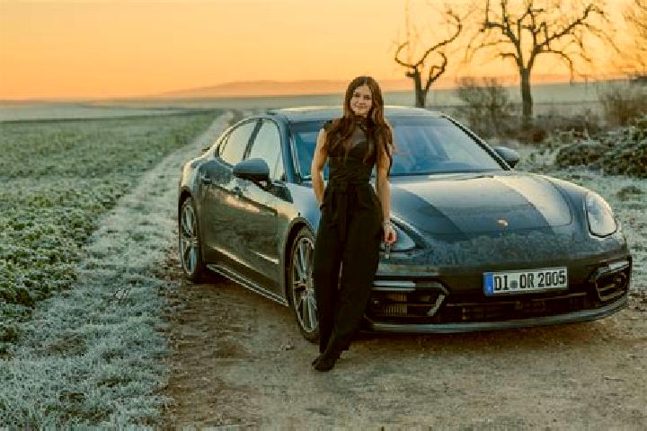 Olivia, 25 — Escort in Fridolfing, Germany