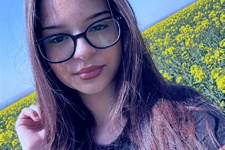 Olivia, 25 — Escort in Negrilesti, Romania