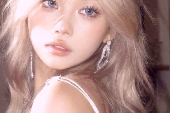 Olivia, 27, a blonde blue-eyed asian companion based in Keswick. Offering Domination, Fetish, Tantra, GFE, Couples. Available for incall and outcall, overnig...
