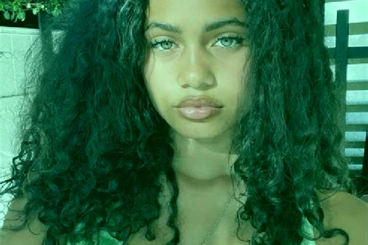 Olivia, 27, a red green-eyed mixed companion based in Pont Casse. Offering Couples, Duos, 69. Available for incall and outcall, day and evening dates.