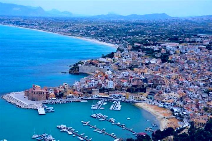 Olivia, 27 — Escort in Castellammare del Golfo, Italy