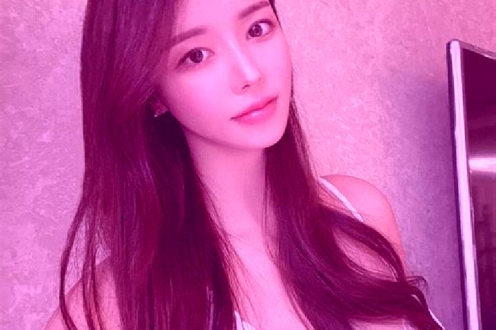 Olivia, 27 — Escort in Dehenglong, China