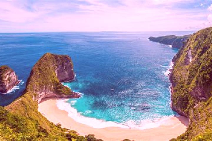 Olivia, 27 — Escort in Kaliwates, Indonesia