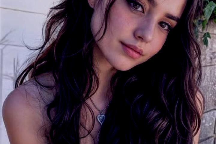 Olivia, 28, a chestnut hazel-eyed middle eastern companion based in Kunrade. Offering Deep French Kissing, Striptease, Prostate Massage. Available for incall...