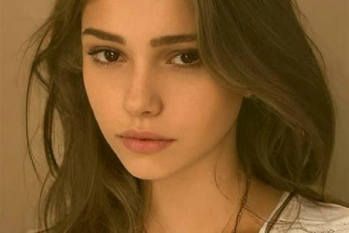 Olivia, 31, a chestnut brown-eyed slavic companion based in Hartvikovice. Offering Domination, Party Girl, Dinner Date, Travel Companion. Available for incal...