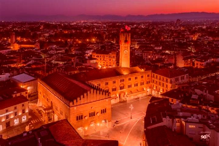 Olivia, 31 — Escort in Riese Pio X, Italy