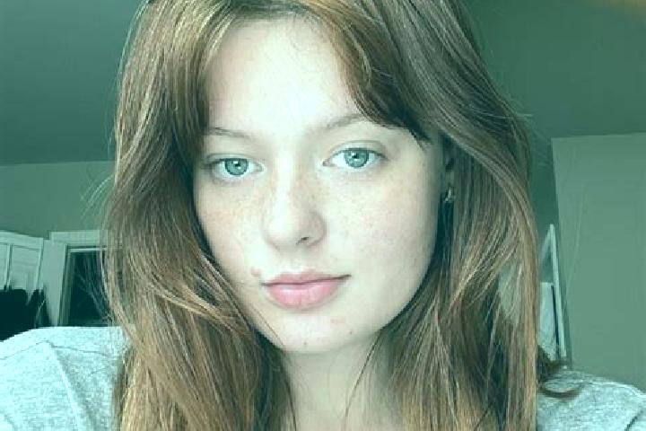 Olivia, 32, a auburn grey-eyed mixed companion based in Pettendorf. Offering GFE, BDSM, OWO, CIM, Massage. Available for incall and outcall, day and evening ...