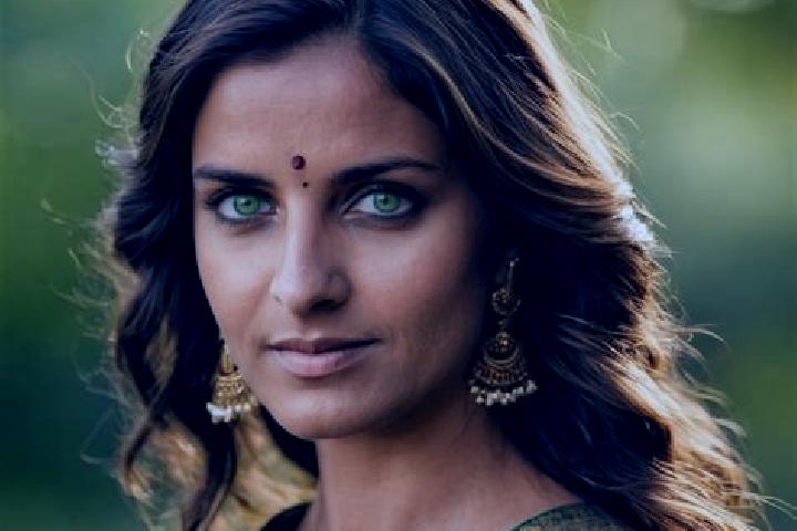 Olivia, 32, a brunette green-eyed indian companion based in Impe. Offering Fetish, BDSM, Erotic Massage, Duos. Available for incall and outcall, day and even...