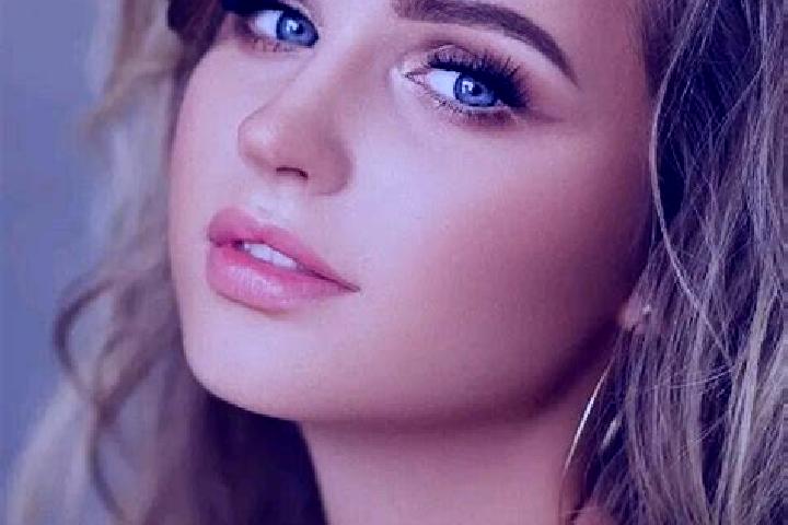 Olivia, 32, a dark blonde blue-eyed mediterranean companion based in Chambly. Offering Erotic Massage, BDSM, Roleplay, 69. Available for incall and outcall, ...