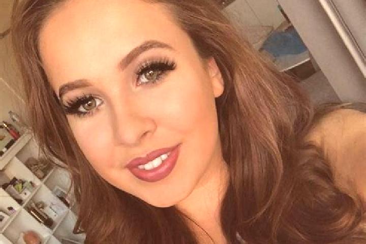 Olivia, 33, a auburn amber-eyed mediterranean companion based in Lem Ferreira. Offering CIM, Striptease, Erotic Massage. Available for incall and outcall, da...