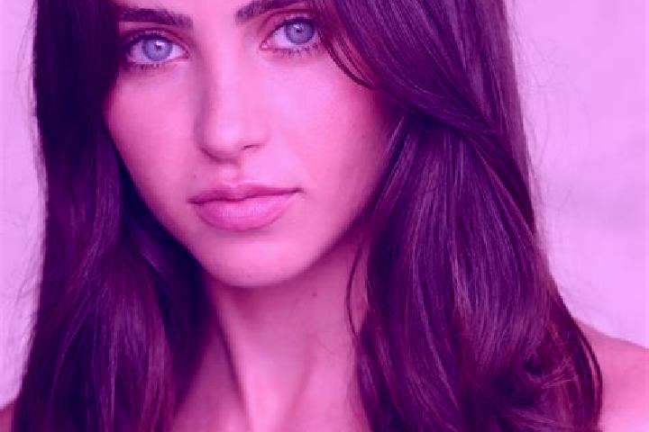 Olivia, 33, a auburn dark-eyed latina companion based in Alhabia. Offering Roleplay, Erotic Massage, Domination, BDSM. Available for incall and outcall, over...