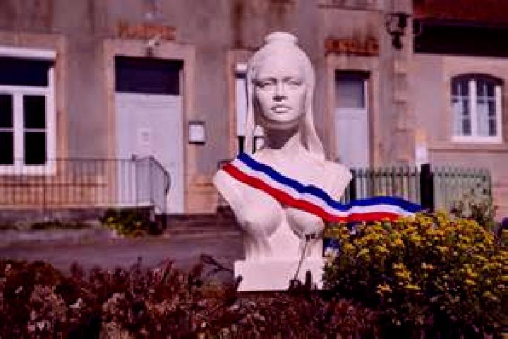 Olivia, 33 — Escort in Chavanoz, France