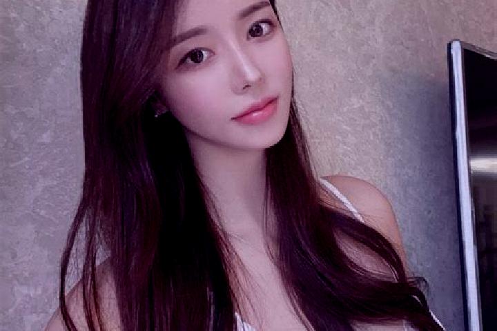 Olivia, 33 — Escort in Jiaokeng, China