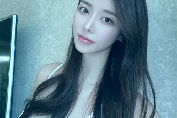 Olivia, 33 — Escort in Zhefang, China