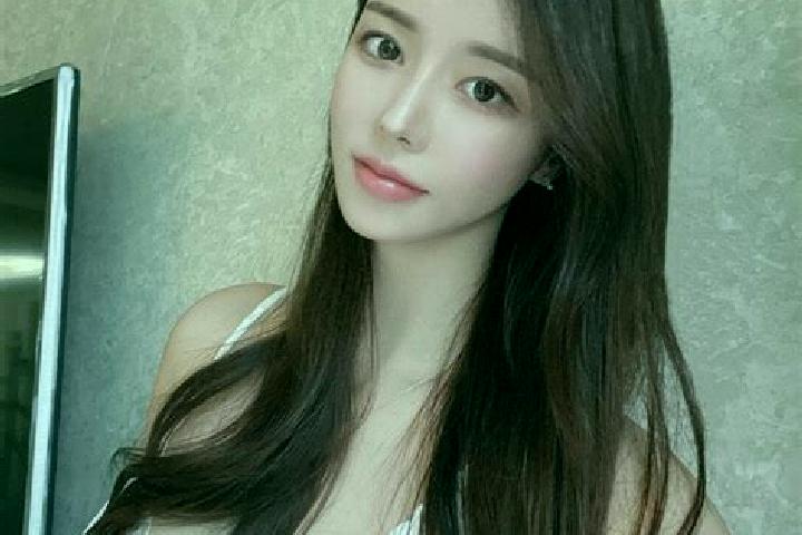 Olivia, 34 — Escort in Luowan, China
