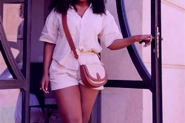 Olivia, 34 — Escort in Manou, France