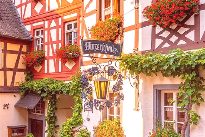 Olivia, 34 — Escort in Pintesfeld, Germany