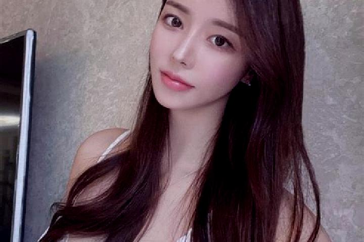 Olivia, 34 — Escort in Xiaodong, China
