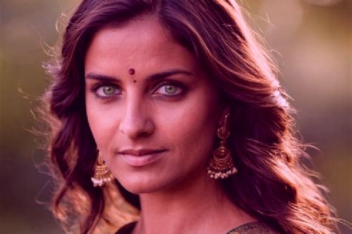 Olivia, 35, a brunette green-eyed indian companion based in Ahtopol. Offering Girlfriend Experience, Overnight, BDSM, Duos. Available for incall and outcall,...