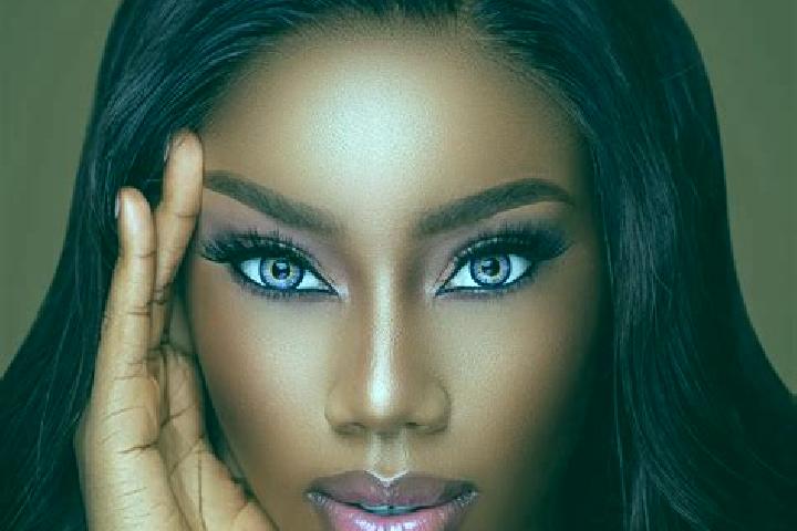 Olivia, 35, a red blue-eyed ebony companion based in Jinniu. Offering Duos, Tantra, A-Level, Striptease. Available for incall and outcall, day and evening da...