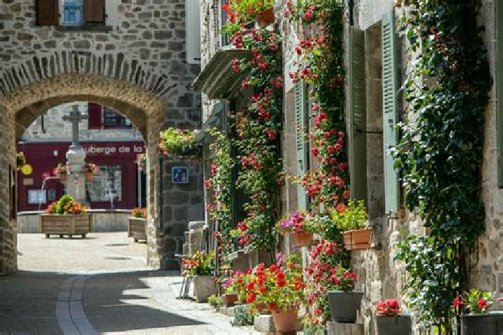 Olivia, 35 — Escort in Marcoles, France