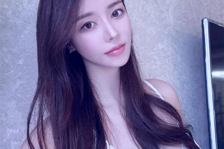 Olivia, 35 — Escort in Xiuma, China