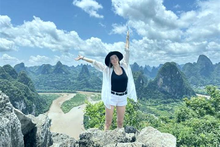 Olivia, 35 — Escort in Yangshuo, China
