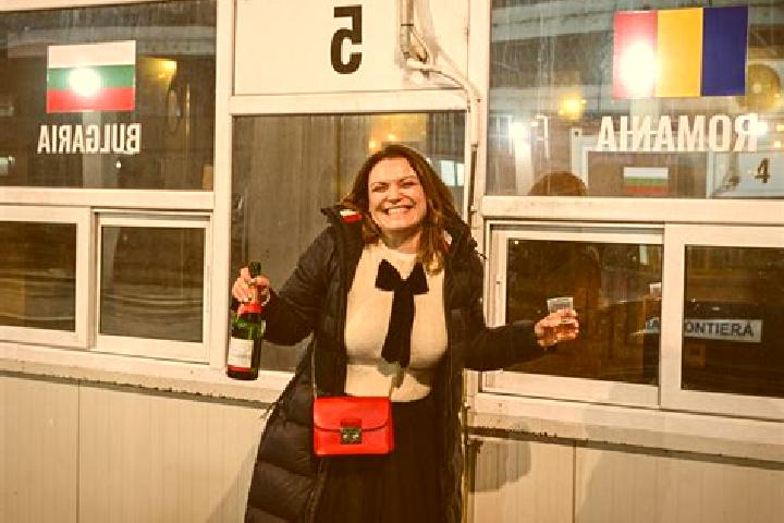 Olivia, 36 — Escort in Oslobeni, Romania