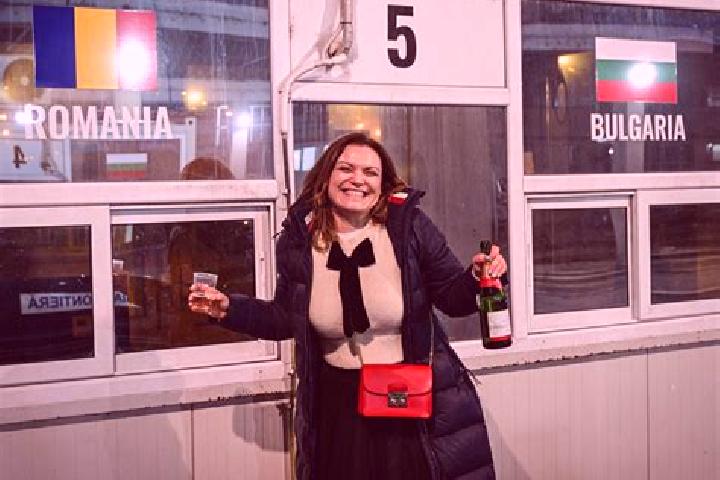 Olivia, 36 — Escort in Soimi, Romania