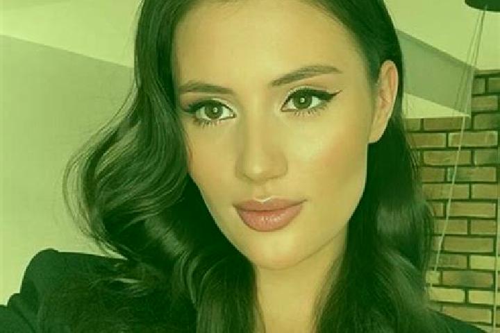 Olivia, 38, a blonde amber-eyed european companion based in Bienou. Offering Dinner Date, Erotic Massage, Party Girl, Roleplay. Available for incall and outc...