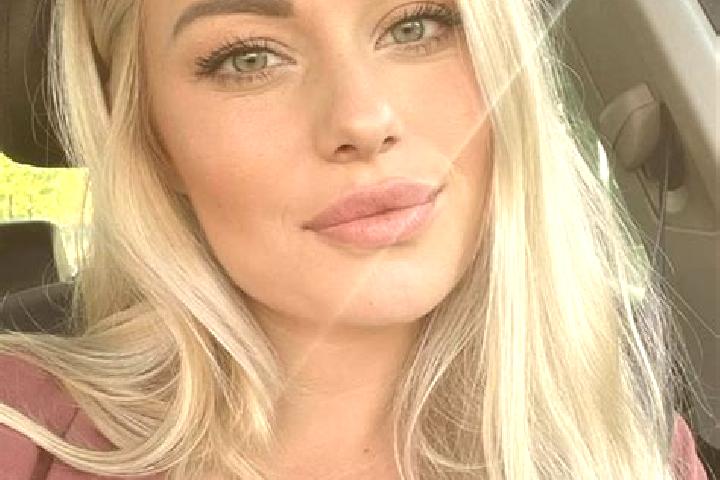 Olivia, 38, a blonde hazel-eyed slavic companion based in Sales. Offering Striptease, Domination, Fetish, BDSM, Massage. Available for incall and outcall, da...